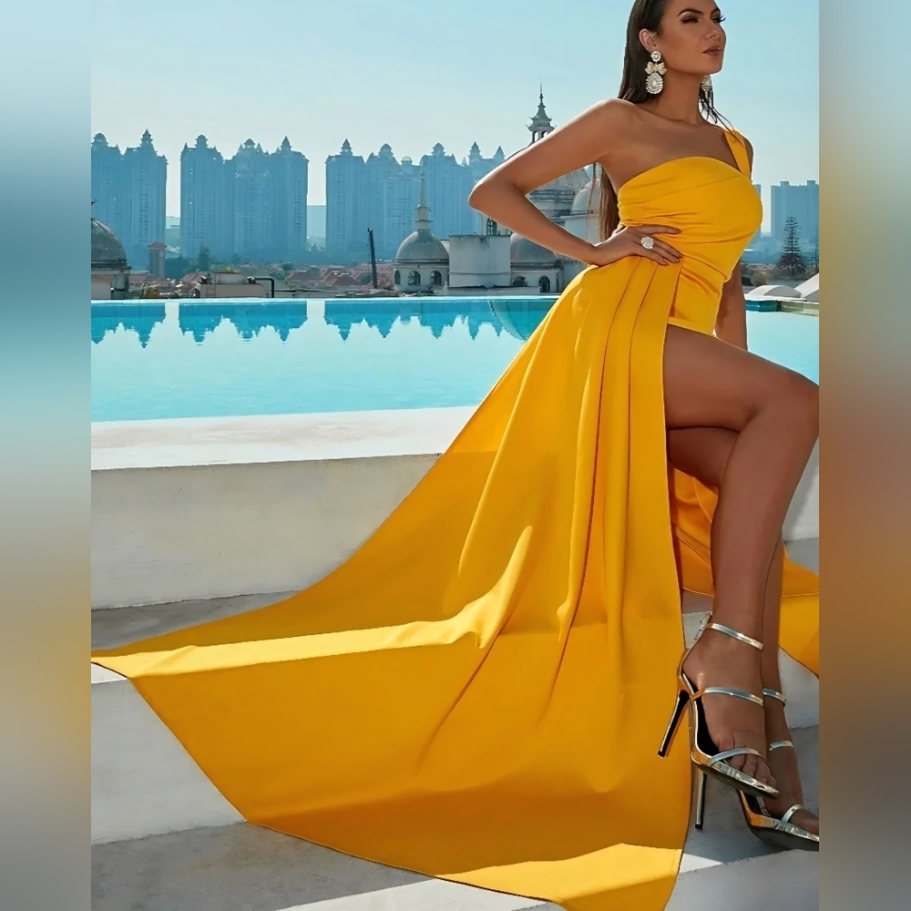 Elegant Yellow Evening Gown - Picture 7 of 9